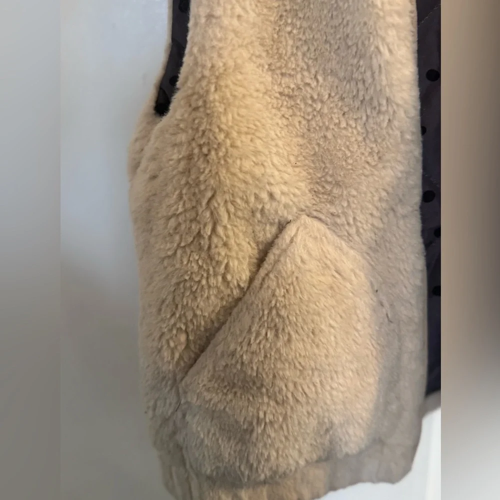 Zara faux fur vest with a‎ hood and zip closure